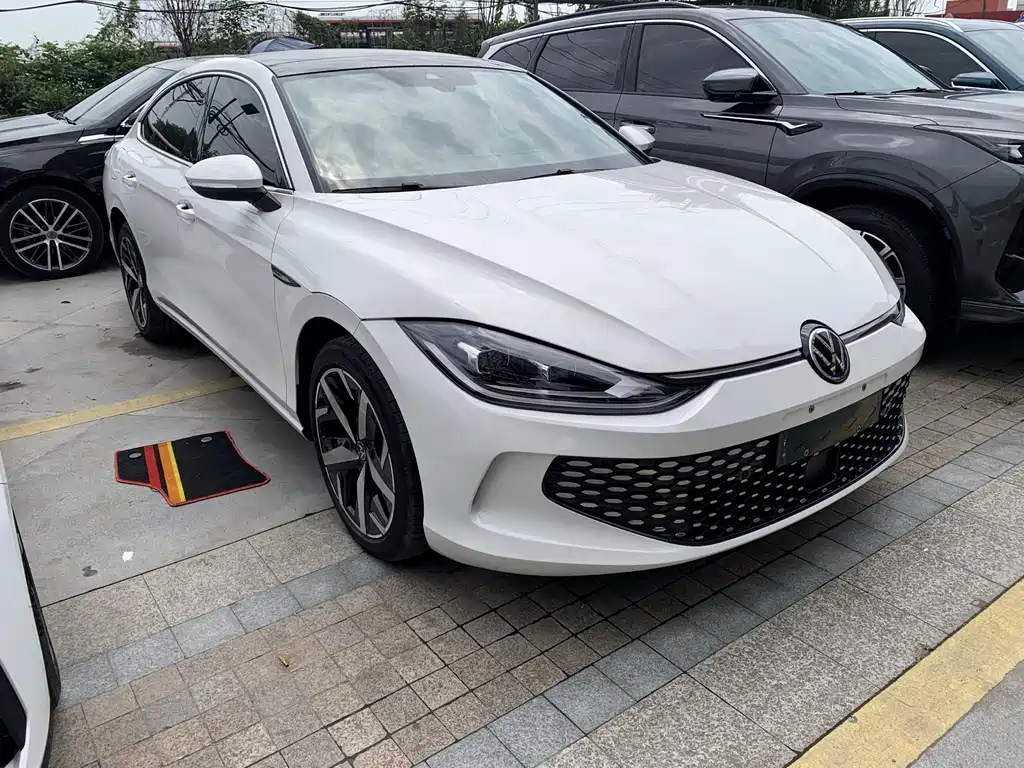 Lamando Lamando L 280 TSI DSG Hot