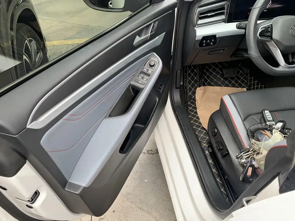 Lamando Lamando L 280 TSI DSG Hot