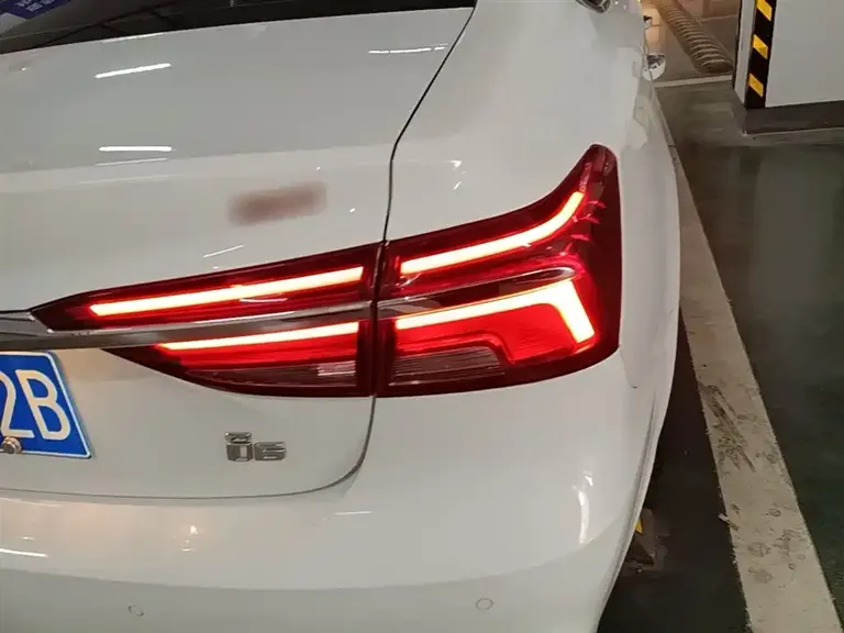 Roewe i6 Classic 20 T Auto Internet Smart Enjoyment