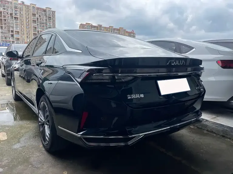 Dongfeng Yixuan MAX 1.5 T Super Cool Dad