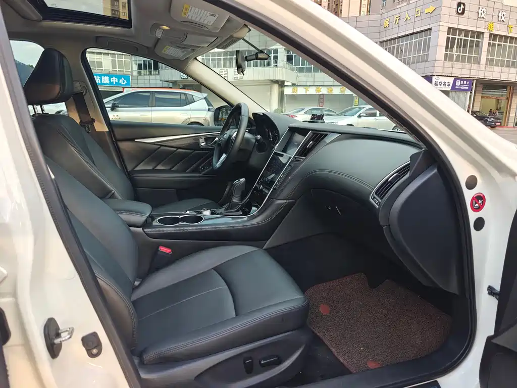 Infiniti Q50 L 2.0 T Comfort