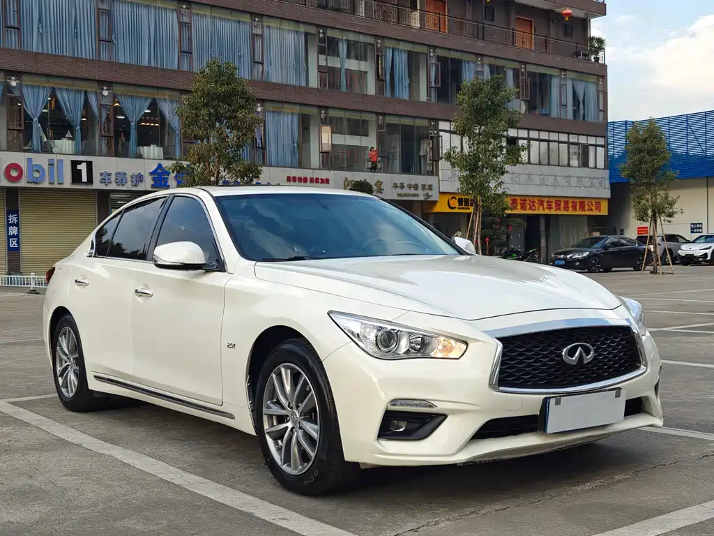 Infiniti Q50 L 2.0 T Comfort