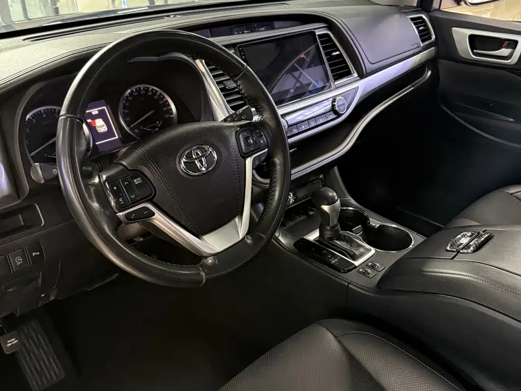 Highlander 2.0 T 4 WD Luxury 7-seat CN-V