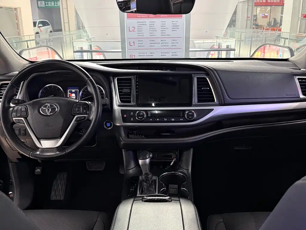 Highlander 2.0 T 4 WD Luxury 7-seat CN-V