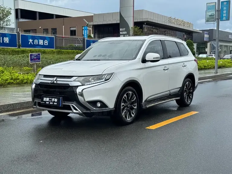 Mitsubishi Outlander 2.4 L 4 WD Enjoyment 5-seat