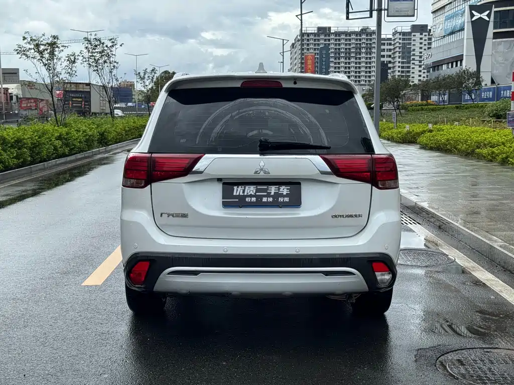 Outlander 2.4 L 4 WD Enjoyment 5-seat