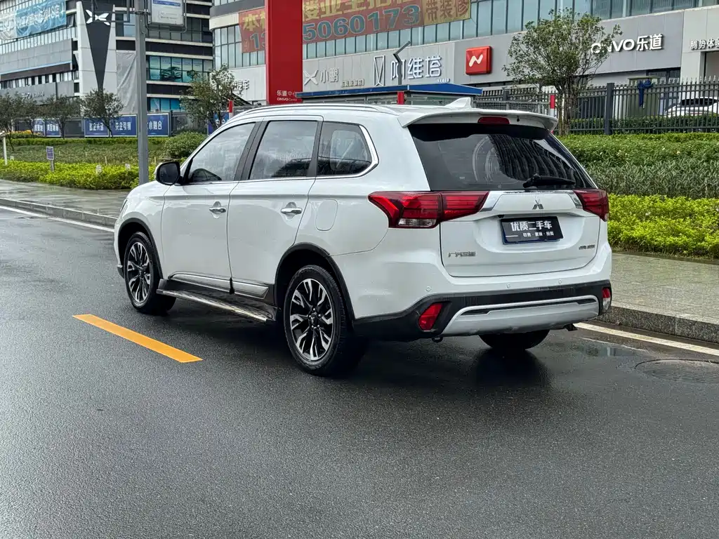 Outlander 2.4 L 4 WD Enjoyment 5-seat