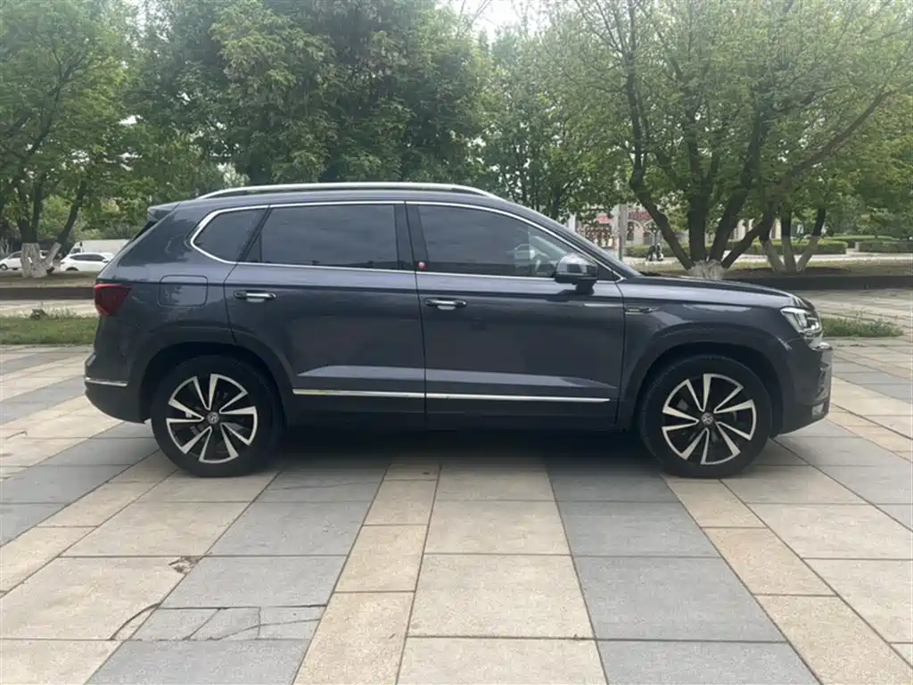 Tharu 330 TSI 4 WD Flagship CN-VI