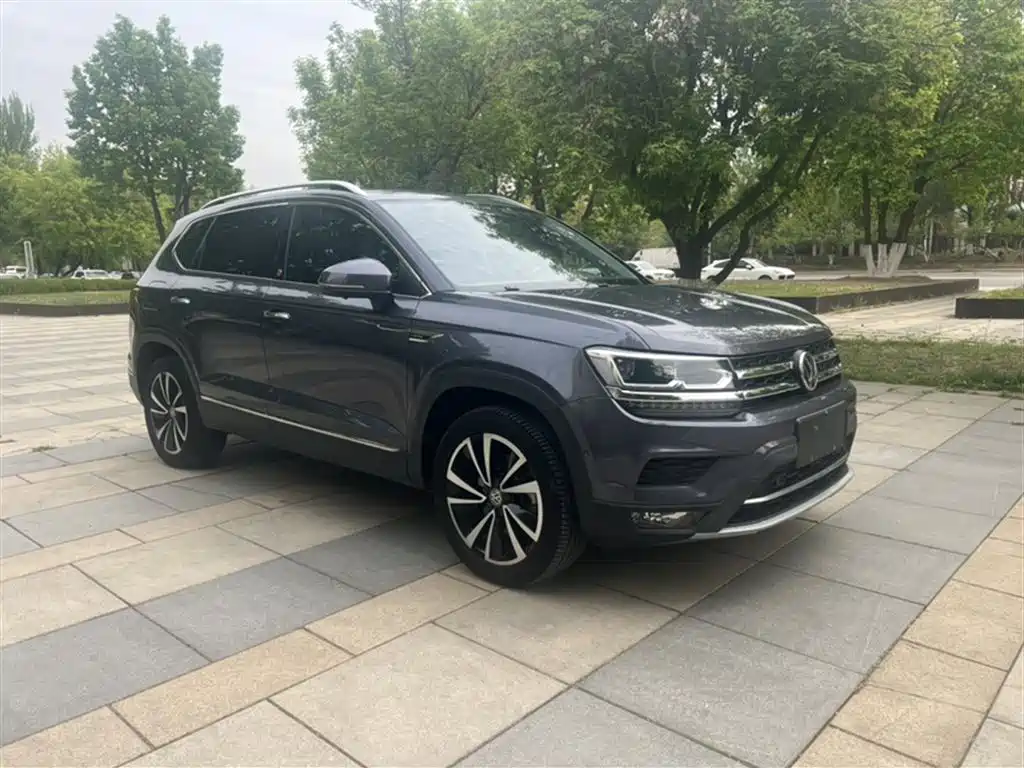 Tharu 330 TSI 4 WD Flagship CN-VI