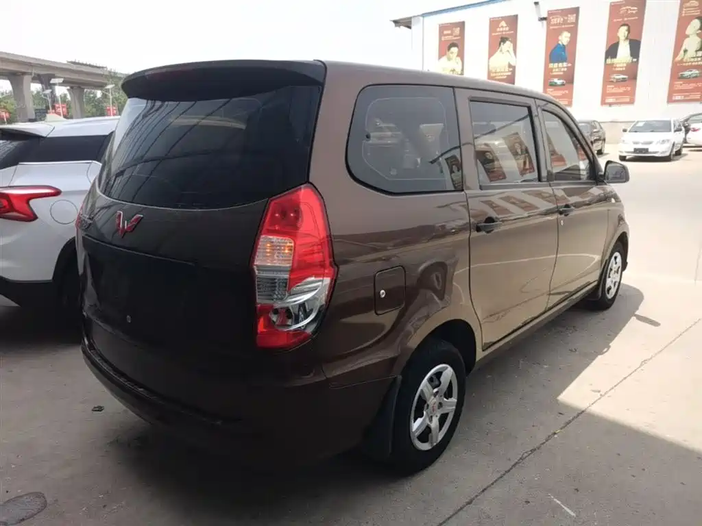 Wuling Hongguang 1.2 L S Basic CN-VI LSI