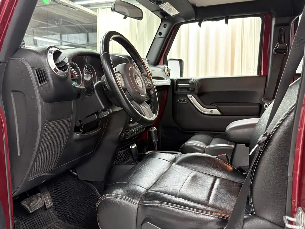 Wrangler 3.6 L Sahara 4-door