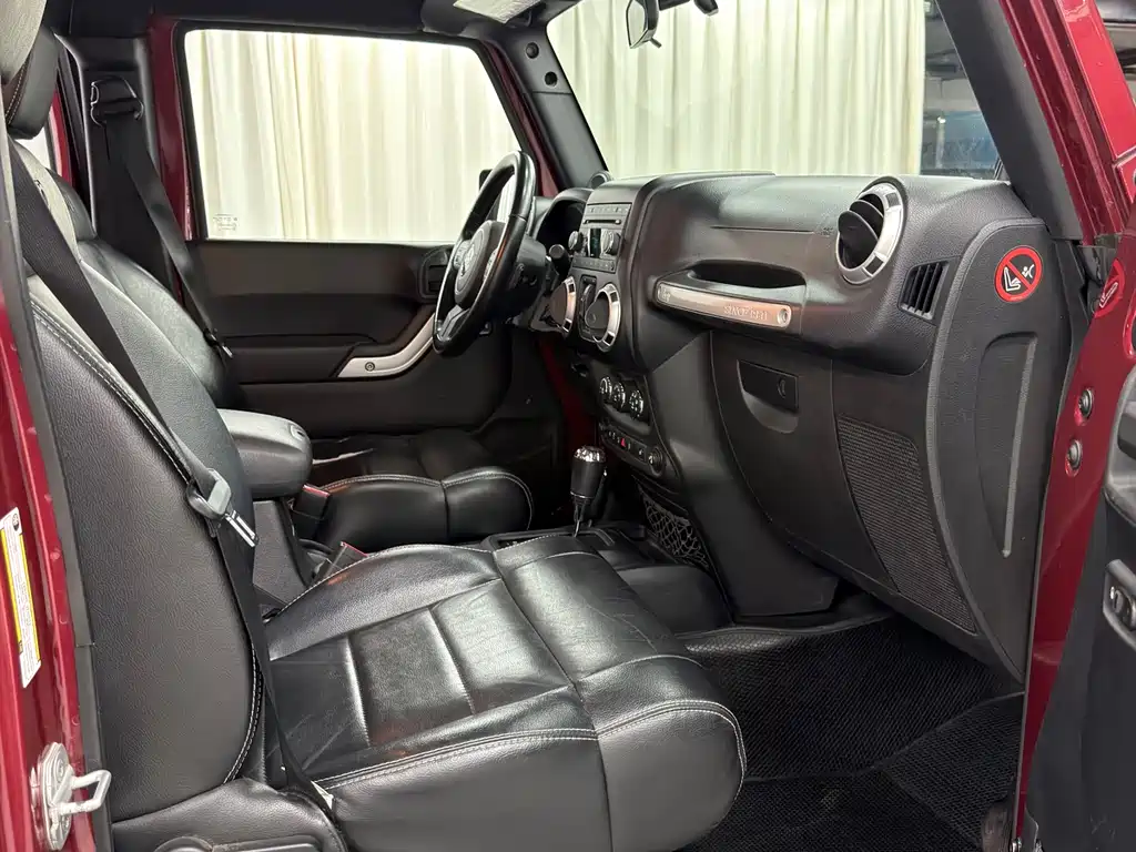 Wrangler 3.6 L Sahara 4-door
