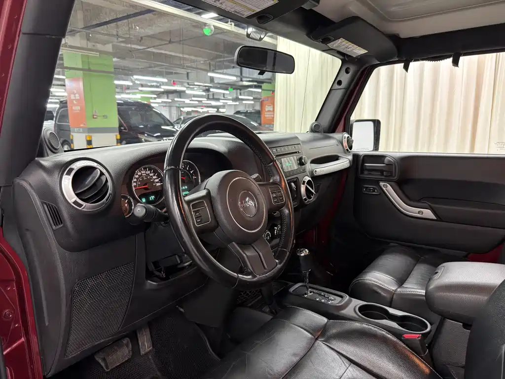 Wrangler 3.6 L Sahara 4-door
