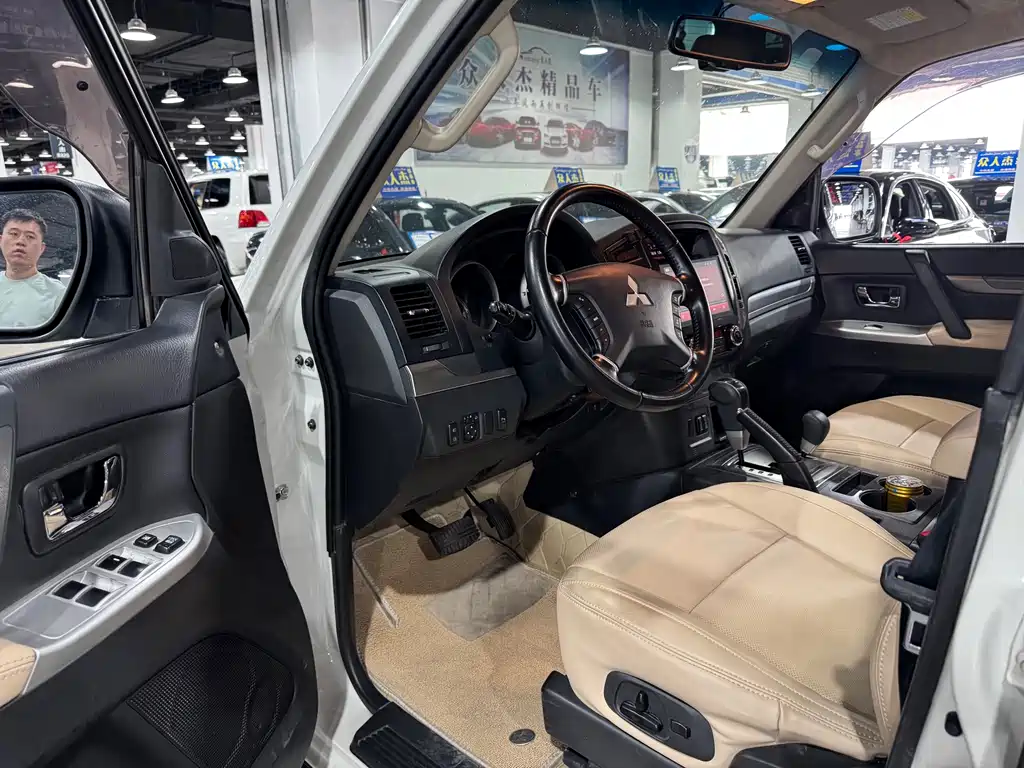 Pajero (Import) 3.0 L Auto Standard CN-V