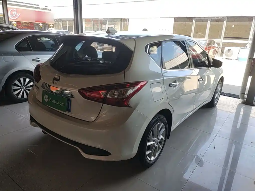 Tiida 1.6 L CVT Smart Travel