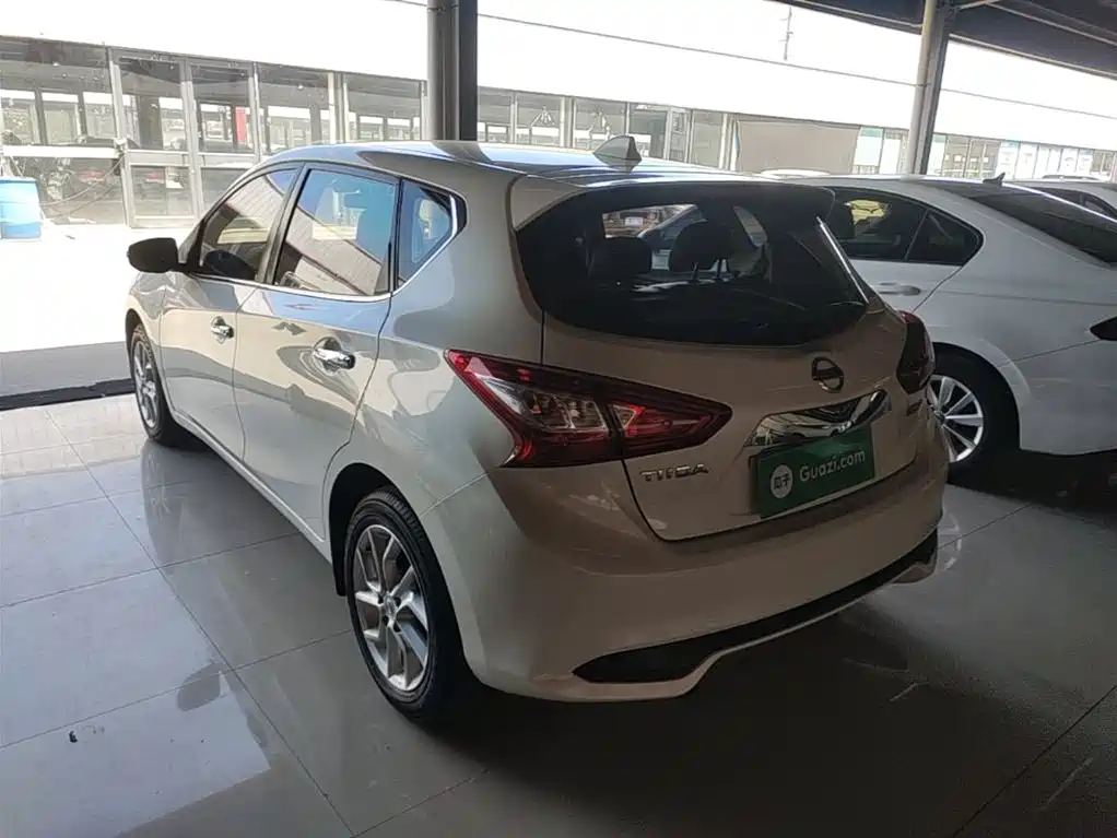 Tiida 1.6 L CVT Smart Travel