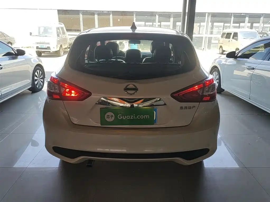 Tiida 1.6 L CVT Smart Travel