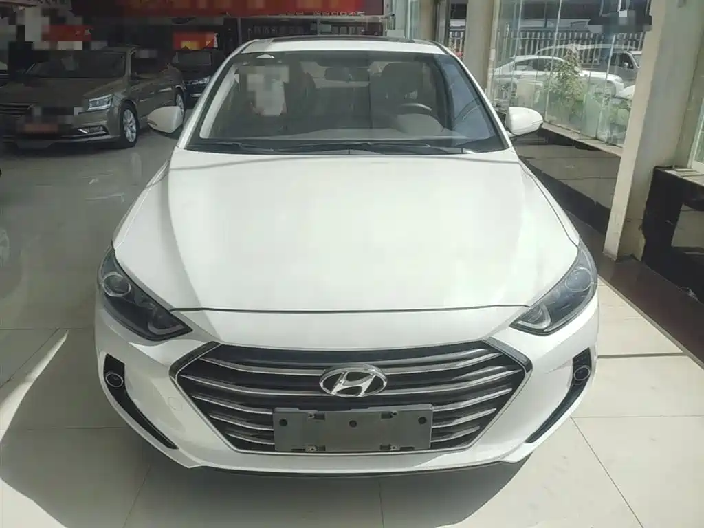 Elantra 1.4 T DCT Dynamic Shine · Active
