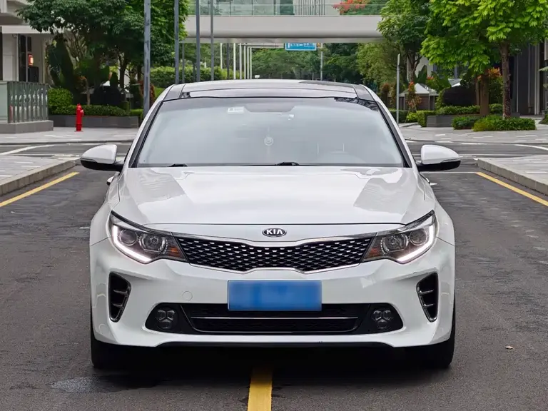 Kia K5 1.6 T Auto LUX