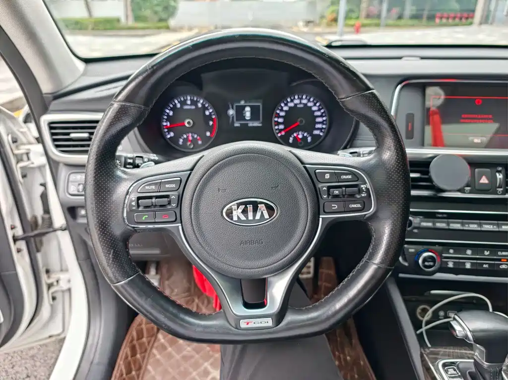 Kia K5 1.6 T Auto LUX