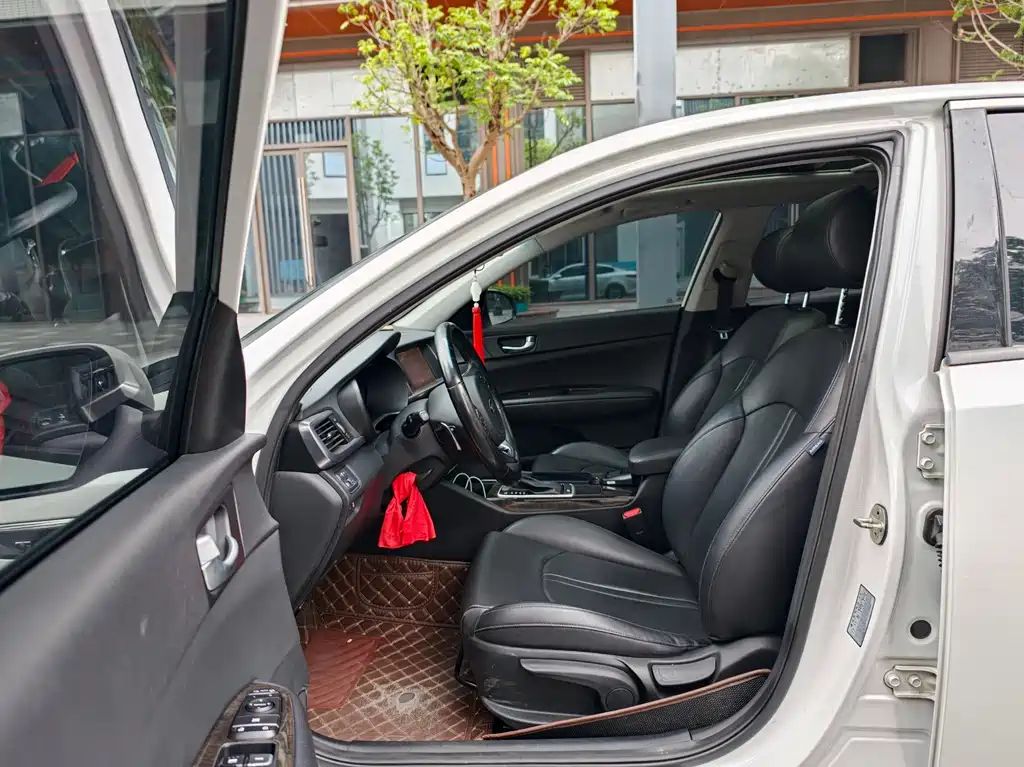 Kia K5 1.6 T Auto LUX
