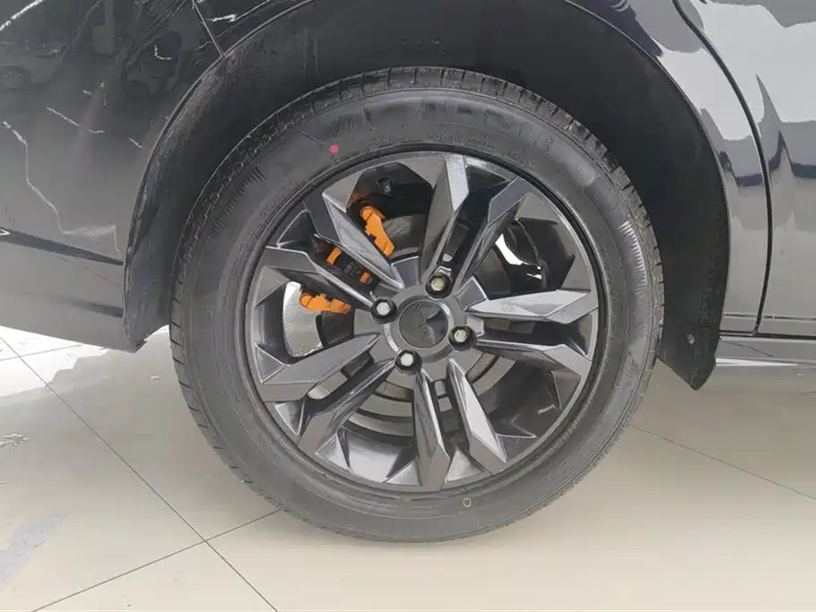 Yixuan Mach 1.5 L Auto Shadow Chase