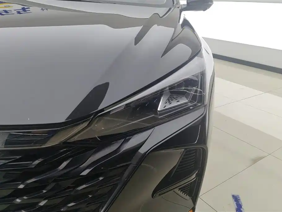 Yixuan Mach 1.5 L Auto Shadow Chase