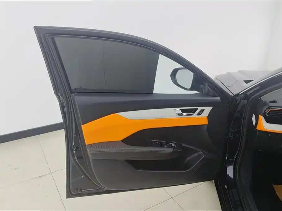 Yixuan Mach 1.5 L Auto Shadow Chase