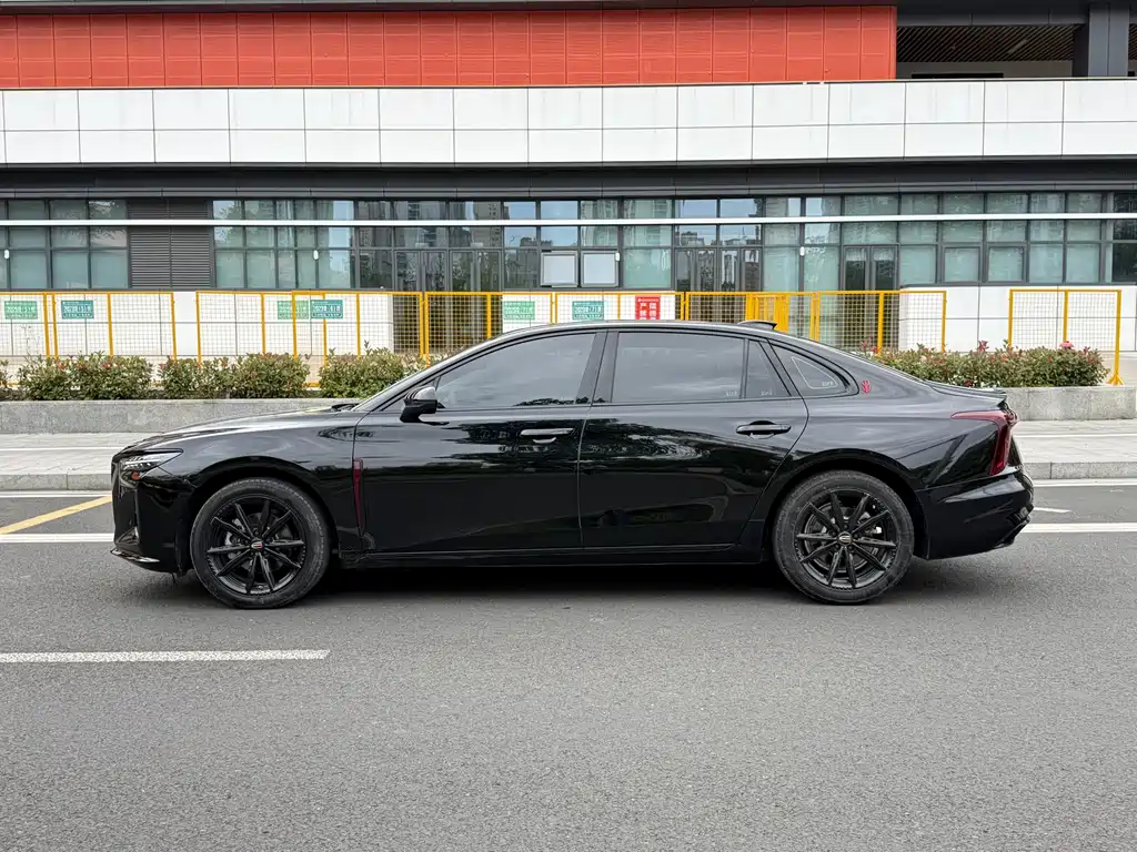 Hongqi H5 2.0 T Auto Shadow