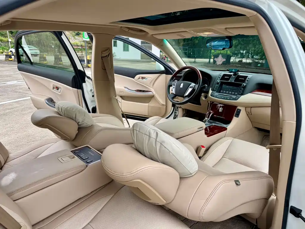 Crown 2.5 L Royal Leather