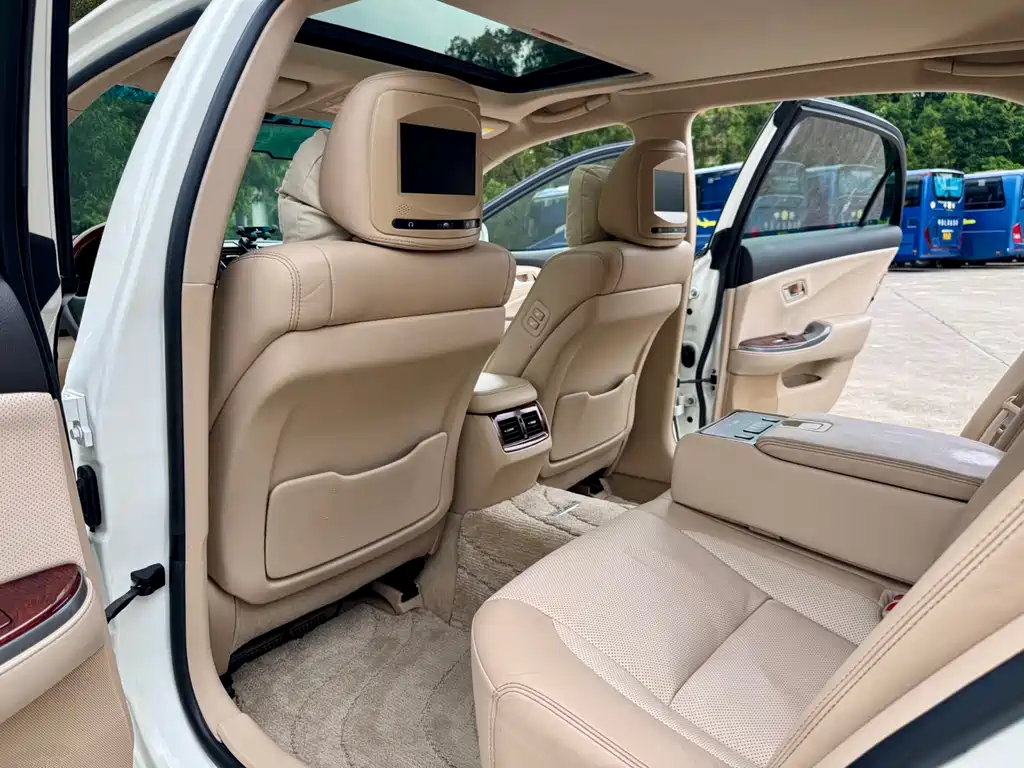 Crown 2.5 L Royal Leather