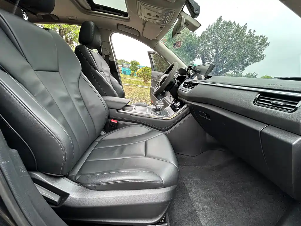 Hongqi H5 Classic 1.5 T DCT Flagship Charm