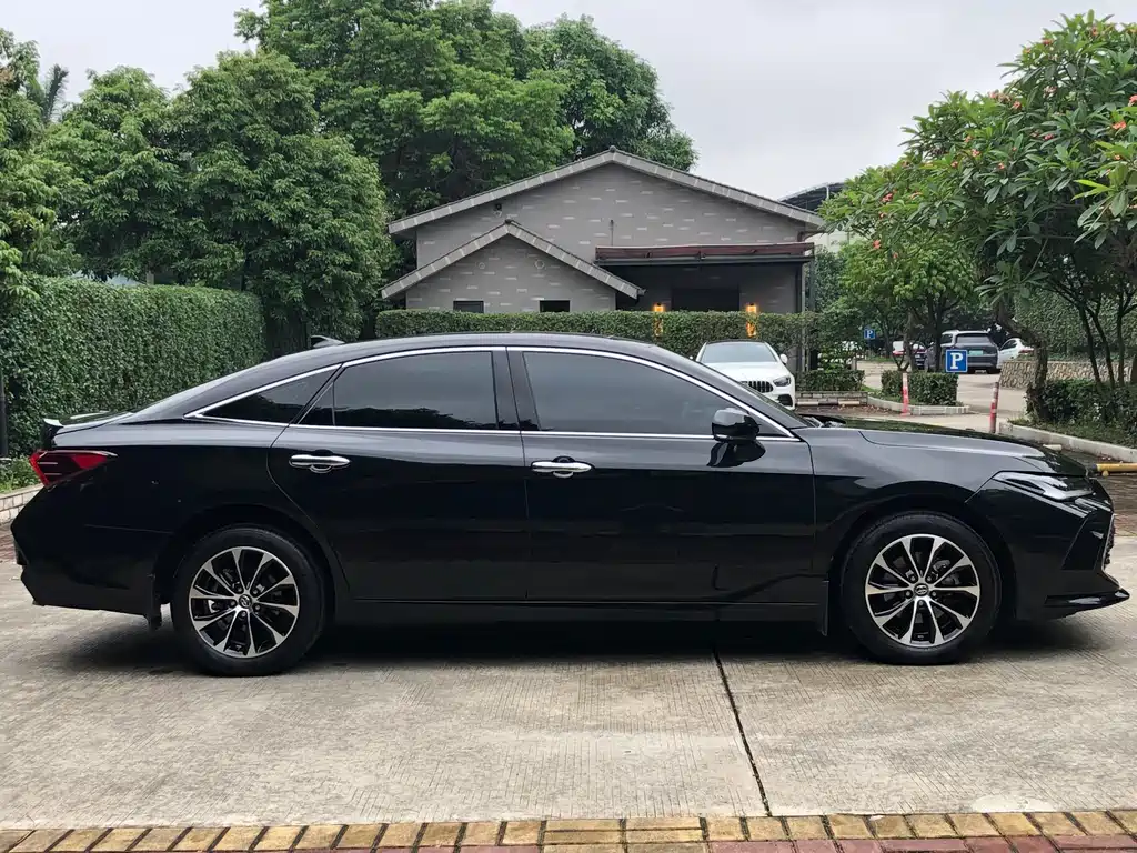 Avalon 2.5 L Luxury
