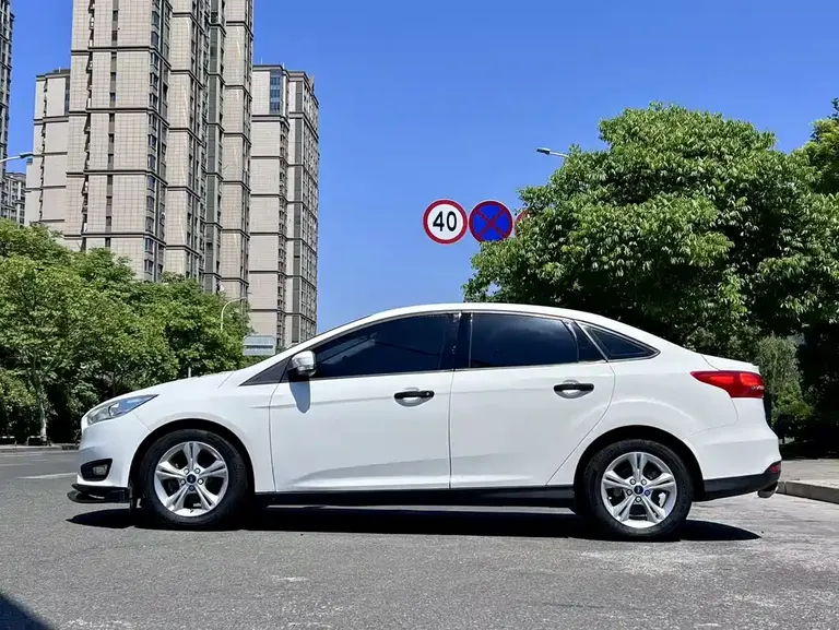 Ford Focus Sedan 1.6 L Auto Comfort Smart Travel