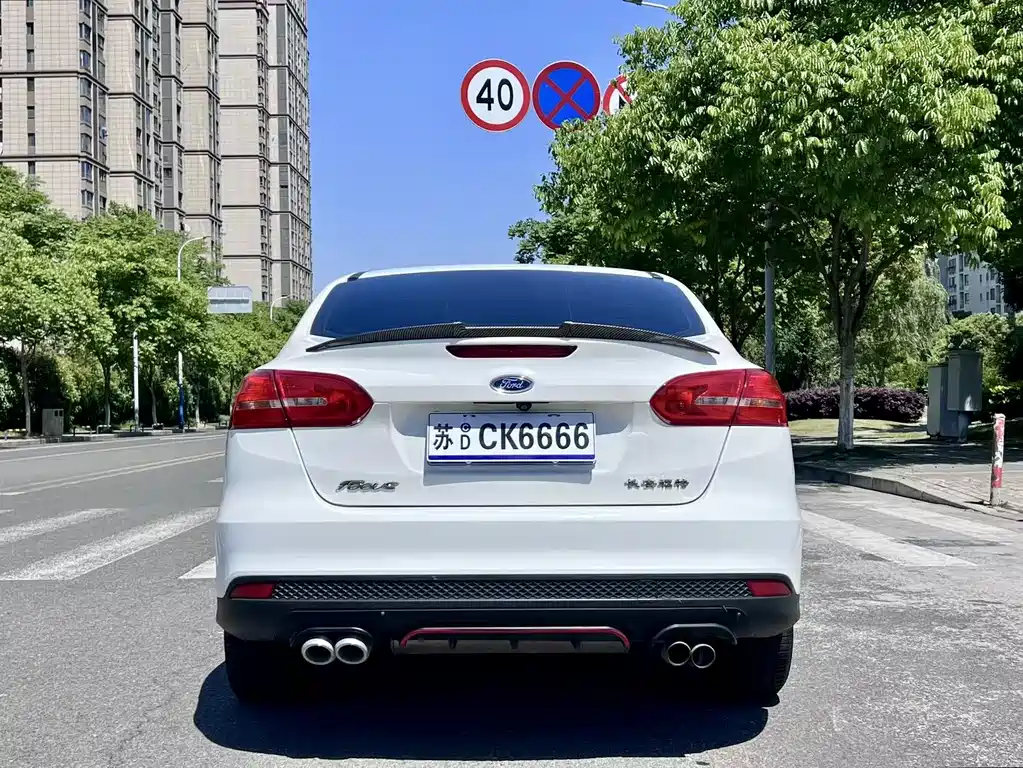 Focus Sedan 1.6 L Auto Comfort Smart Travel
