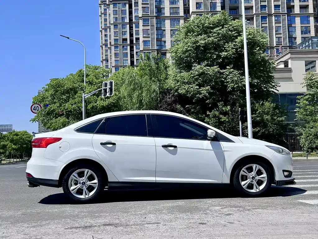 Focus Sedan 1.6 L Auto Comfort Smart Travel