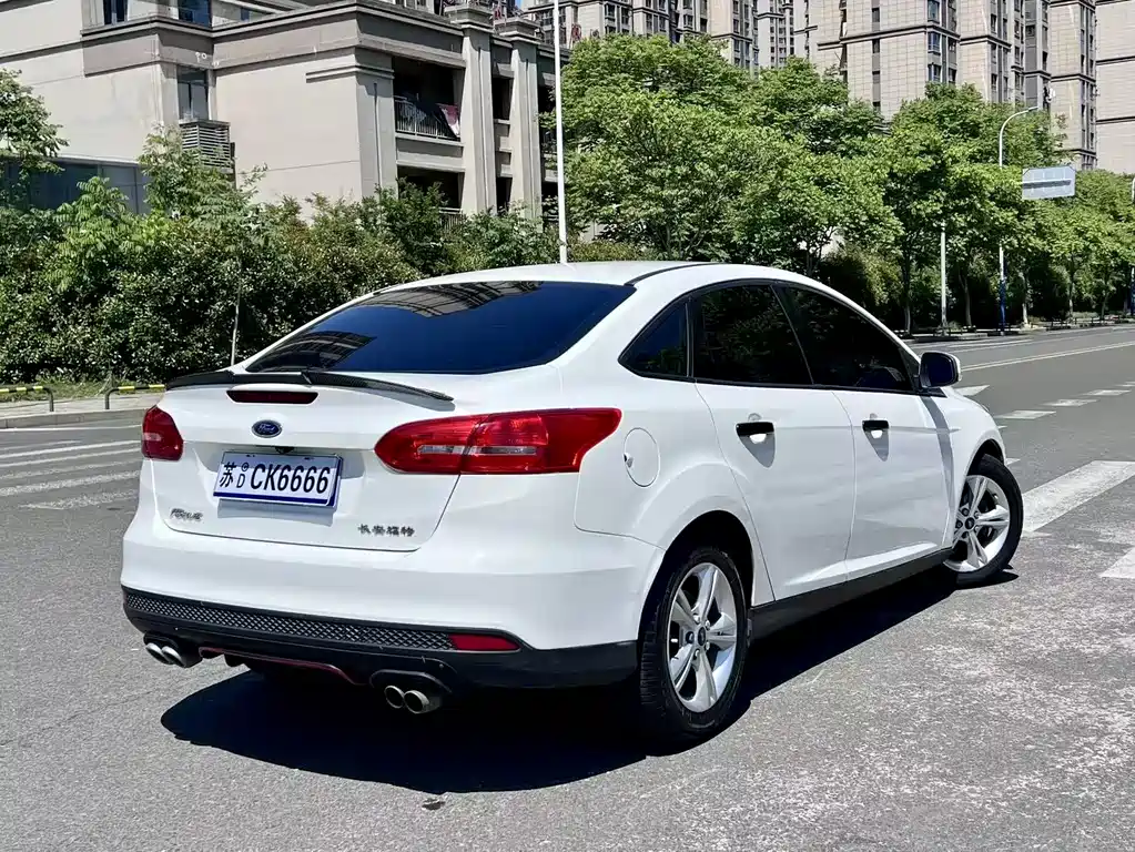 Focus Sedan 1.6 L Auto Comfort Smart Travel
