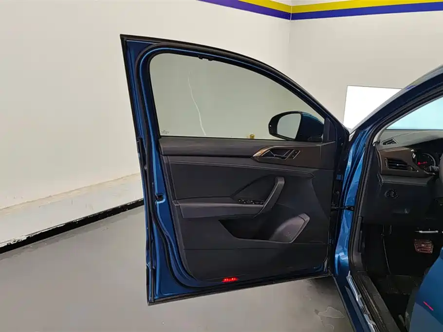 Tharu 330 TSI 4 WD Luxury CN-VI