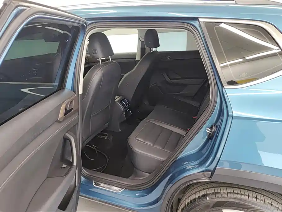 Tharu 330 TSI 4 WD Luxury CN-VI