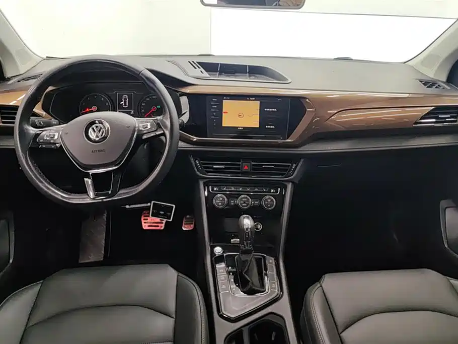 Tharu 330 TSI 4 WD Luxury CN-VI