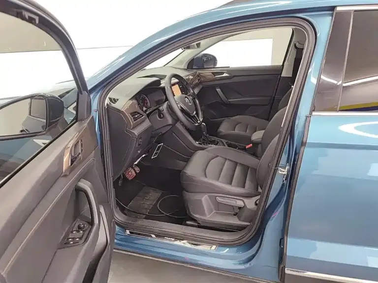 Volkswagen Tharu 330 TSI 4 WD Luxury CN-VI