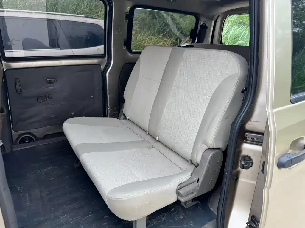Wuling Rongguang V 五菱荣光V 2015款 1.2 L实用型