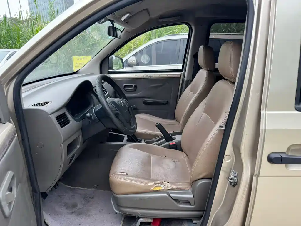 Wuling Rongguang V 五菱荣光V 2015款 1.2 L实用型
