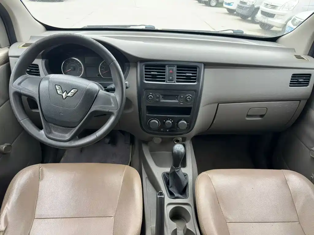 Wuling Rongguang V 五菱荣光V 2015款 1.2 L实用型