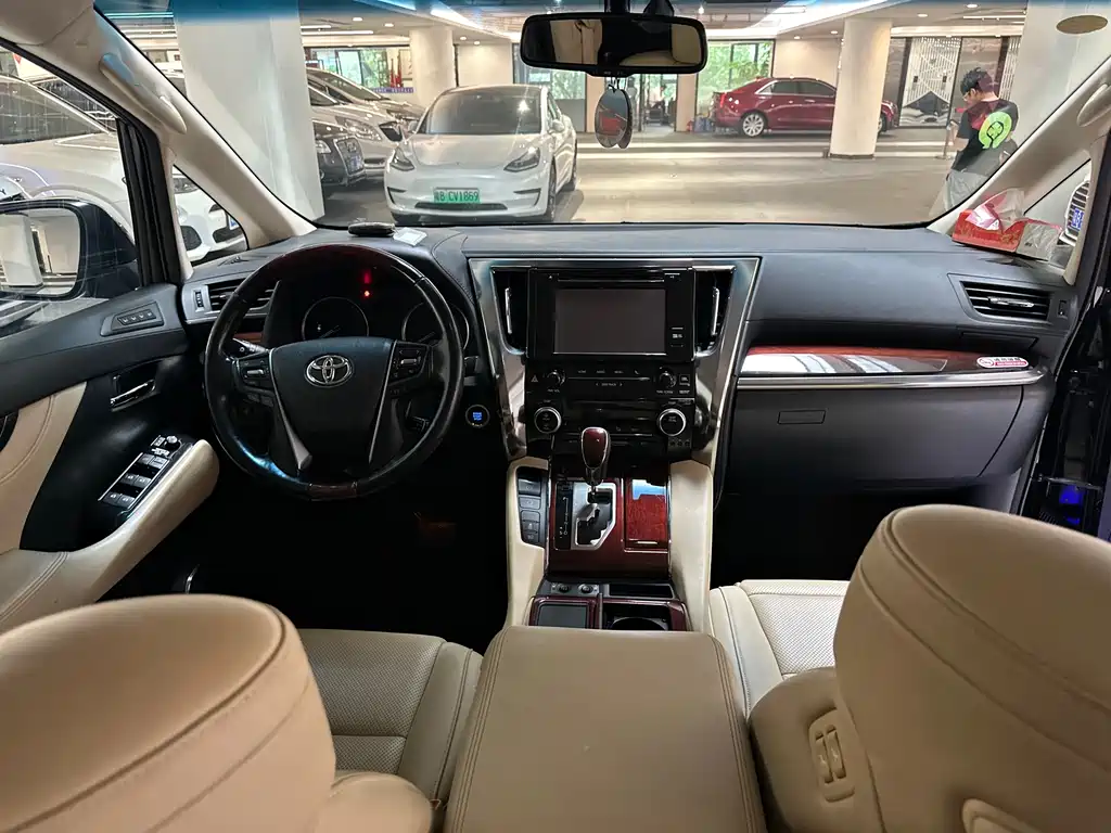Alphard 3.5 L Luxury