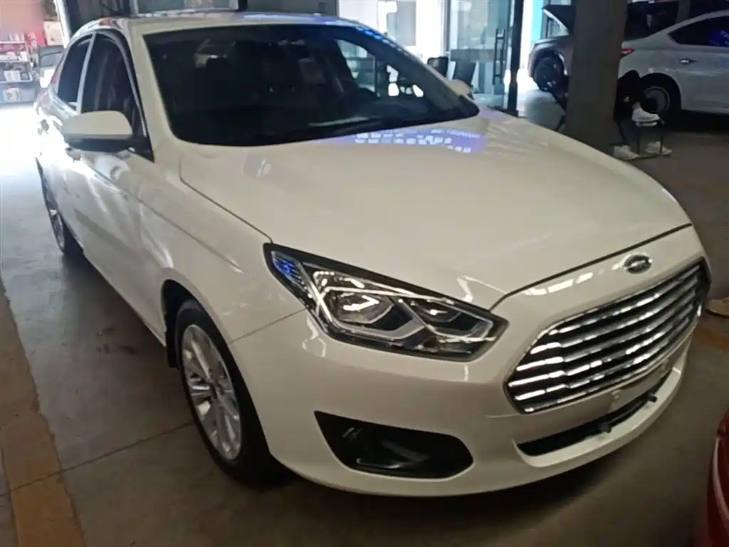Escort Happy 1.5 L Auto Fashion