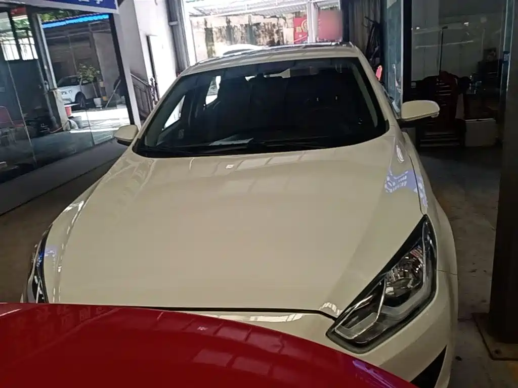 Escort Happy 1.5 L Auto Fashion