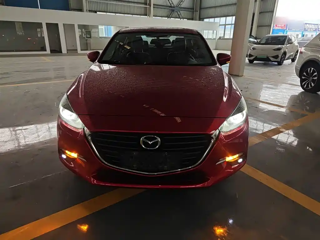 Mazda 3 Axela Sedan 1.5 L Auto Luxury CN-V