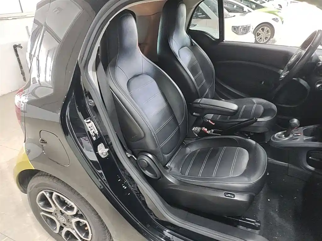 smart fortwo 0.9 T 66 kW Hardtop Pioneer