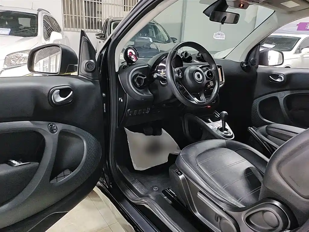 smart fortwo 0.9 T 66 kW Hardtop Pioneer
